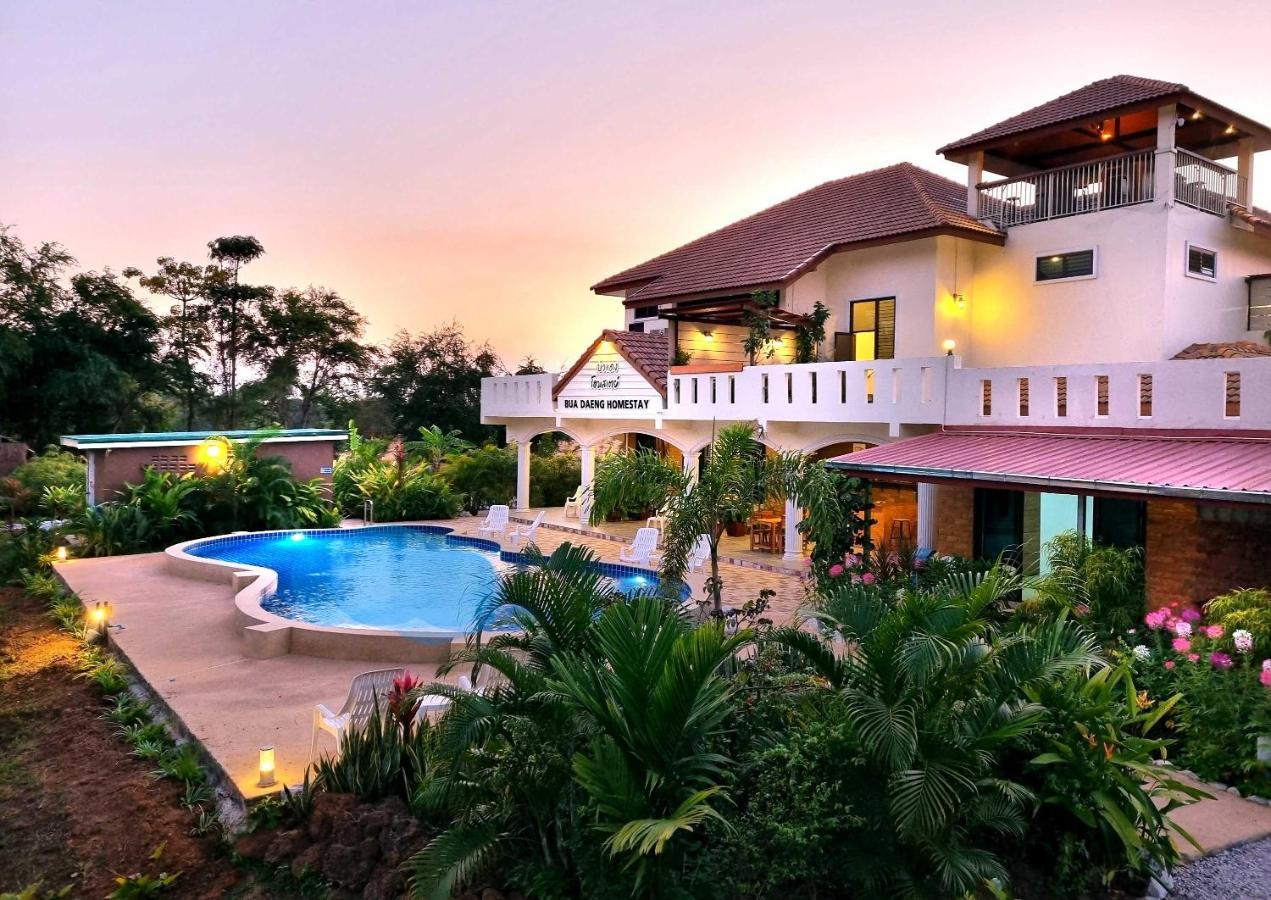 Bua Daeng Homestay Resort Kumphawapi Dış mekan fotoğraf