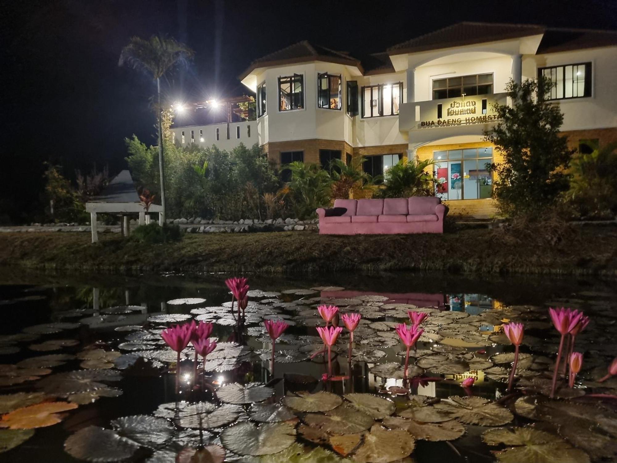 Bua Daeng Homestay Resort Kumphawapi Dış mekan fotoğraf