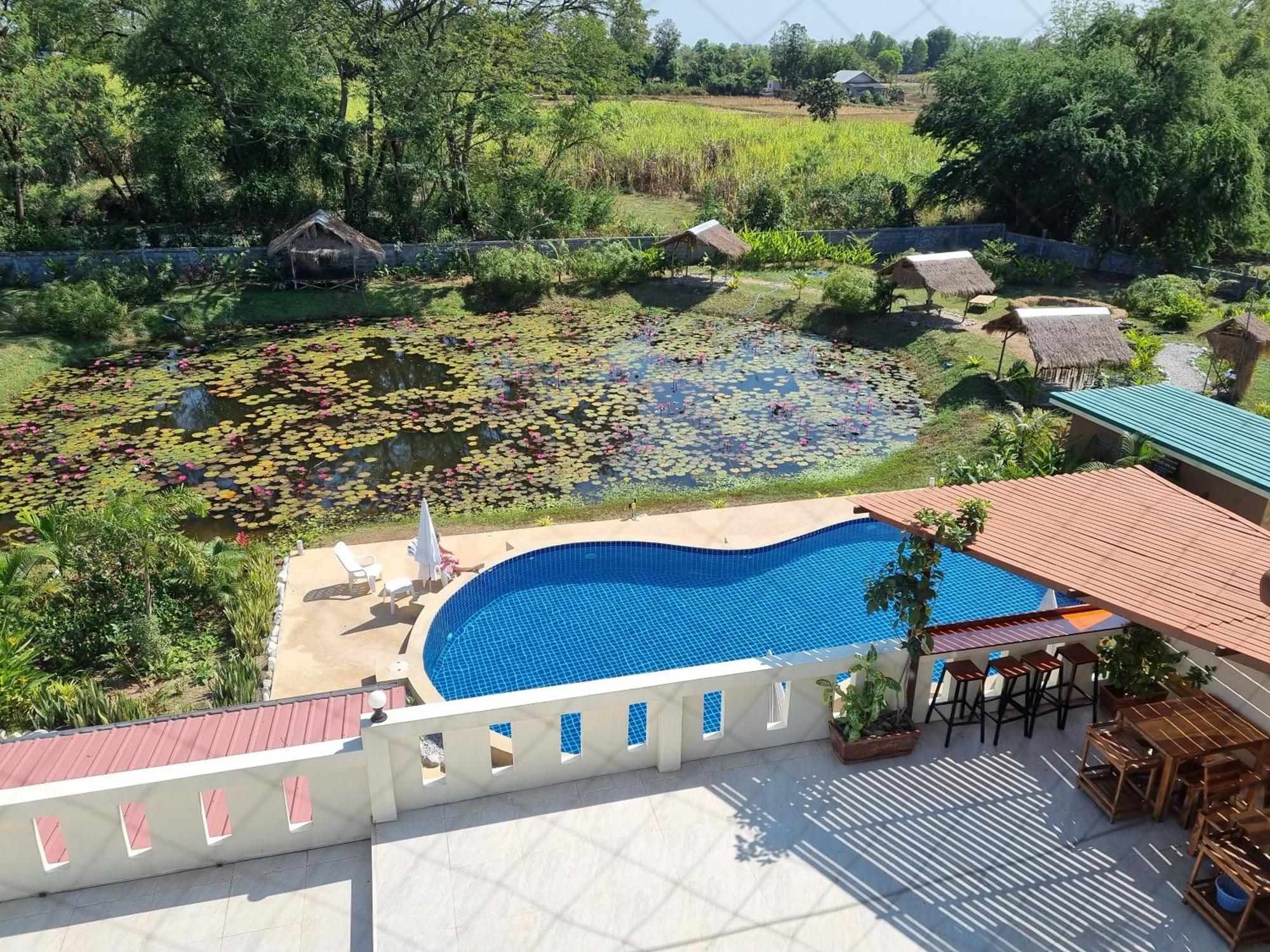 Bua Daeng Homestay Resort Kumphawapi Dış mekan fotoğraf