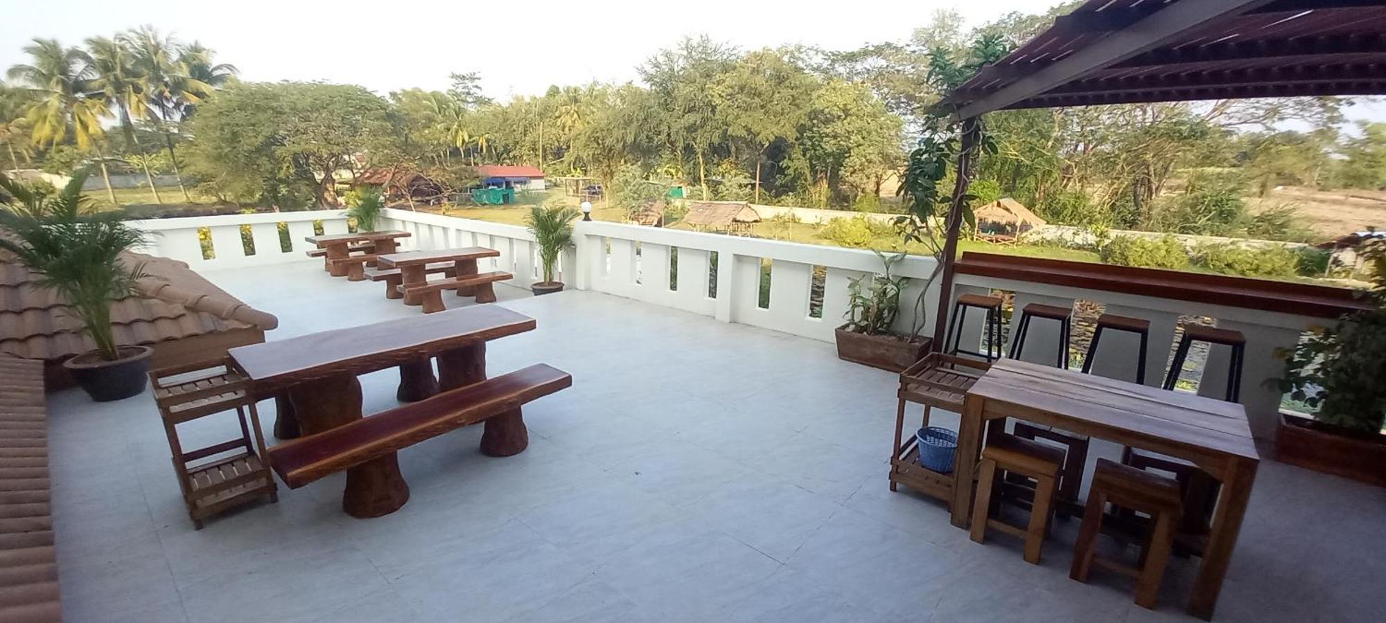Bua Daeng Homestay Resort Kumphawapi Dış mekan fotoğraf