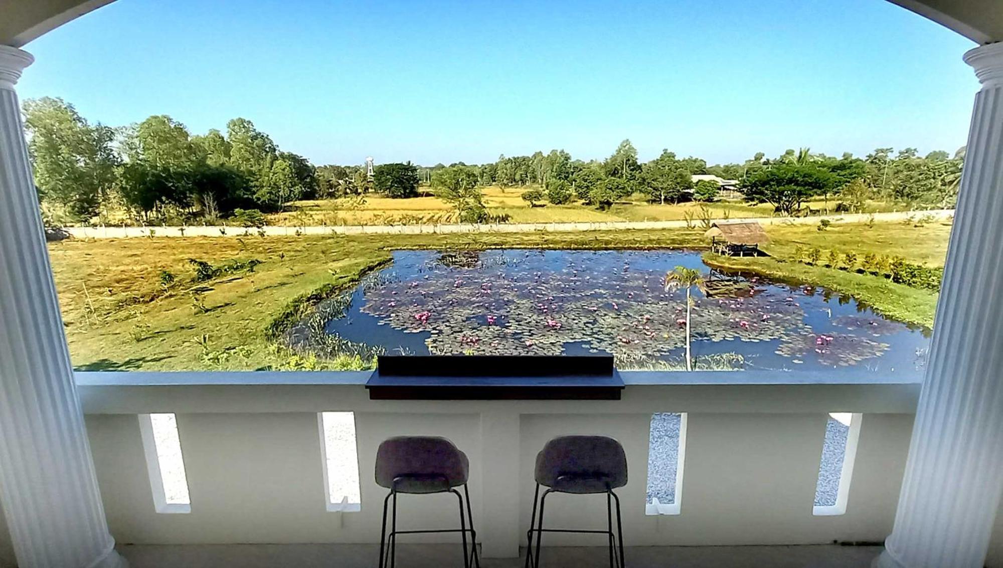 Bua Daeng Homestay Resort Kumphawapi Dış mekan fotoğraf