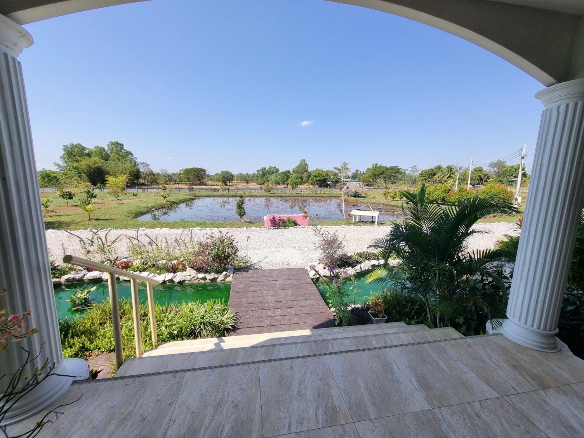 Bua Daeng Homestay Resort Kumphawapi Dış mekan fotoğraf