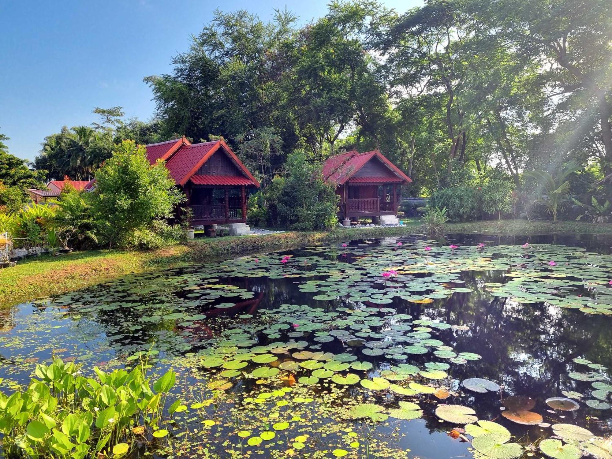 Bua Daeng Homestay Resort Kumphawapi Dış mekan fotoğraf
