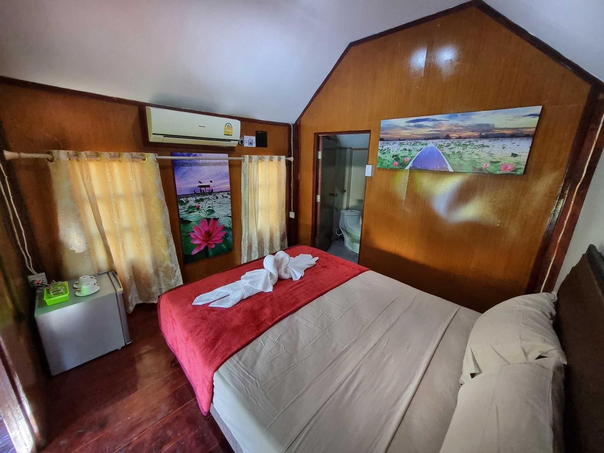 Bua Daeng Homestay Resort Kumphawapi Dış mekan fotoğraf