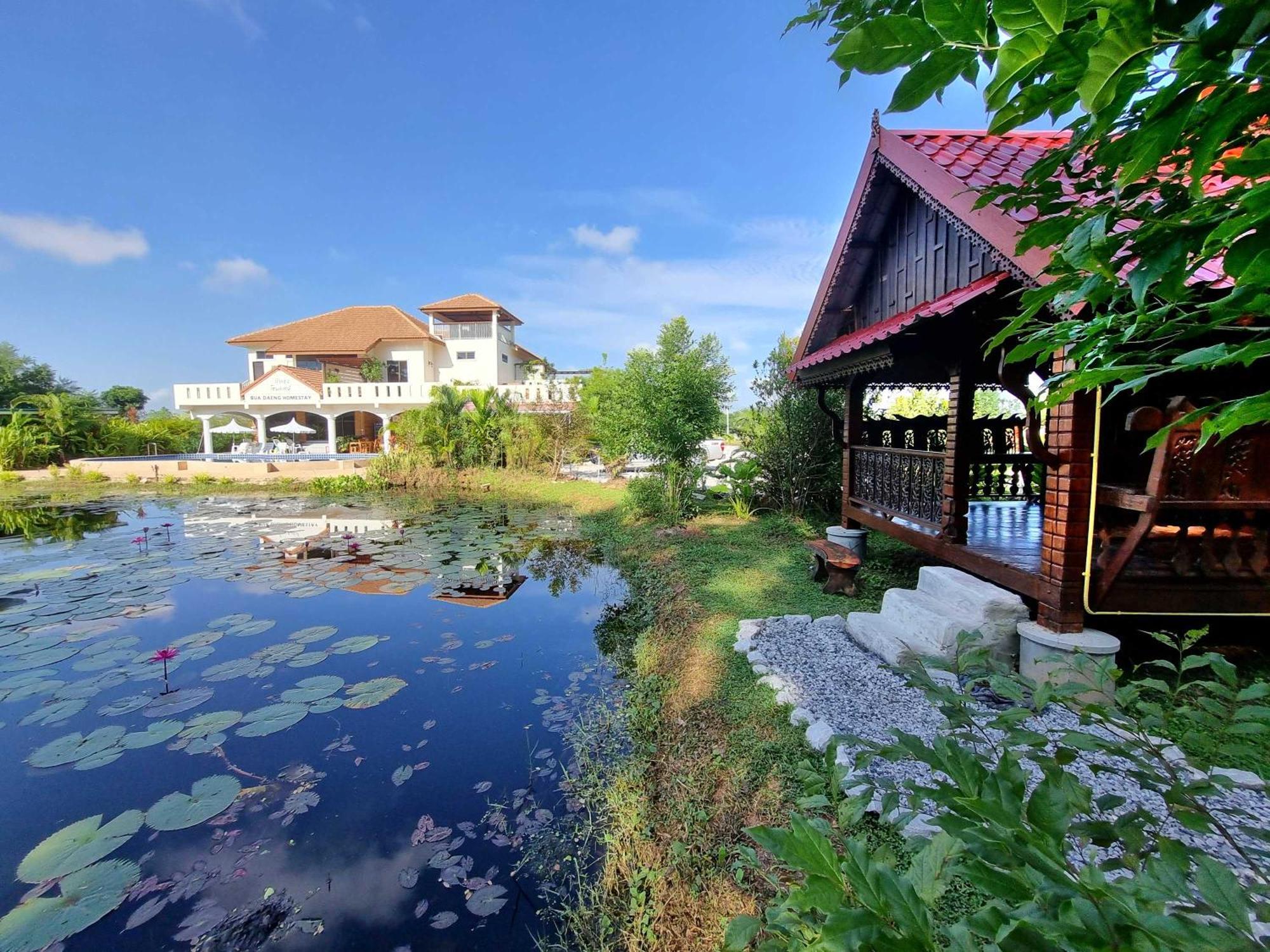 Bua Daeng Homestay Resort Kumphawapi Dış mekan fotoğraf