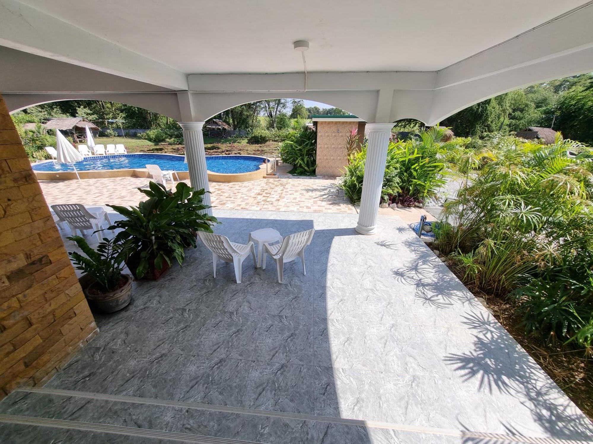 Bua Daeng Homestay Resort Kumphawapi Dış mekan fotoğraf