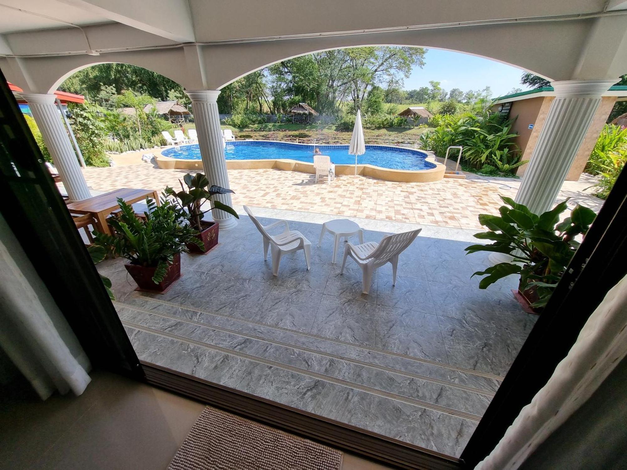 Bua Daeng Homestay Resort Kumphawapi Dış mekan fotoğraf