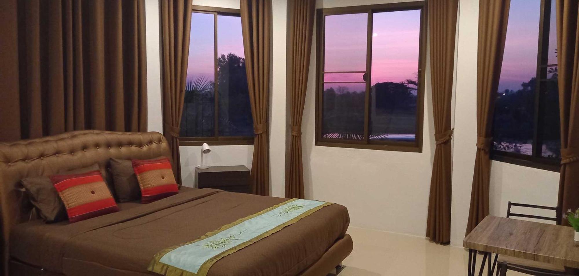 Bua Daeng Homestay Resort Kumphawapi Dış mekan fotoğraf